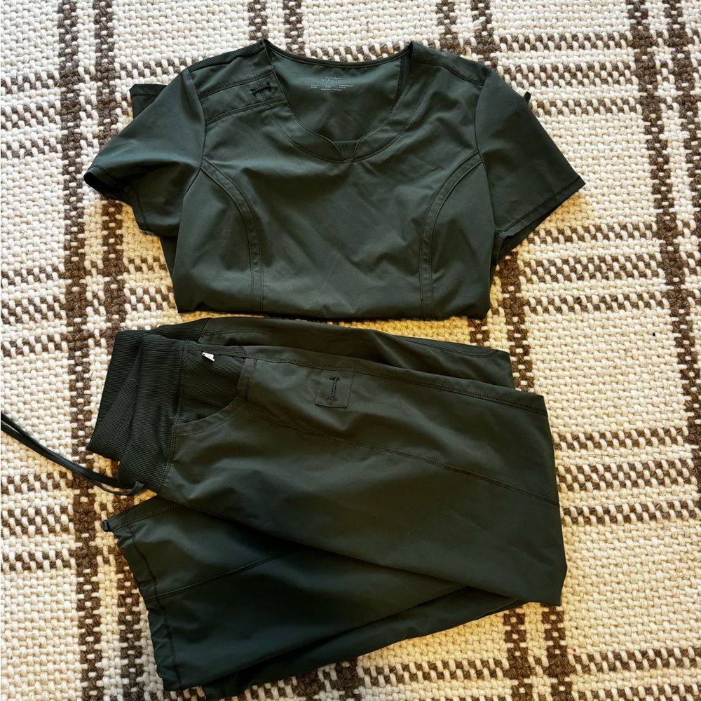 Cherokee Infinity medical scrubs set in green